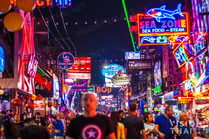 芭堤雅步行街是著名红灯区(图:VISION THAI 看见泰国)
