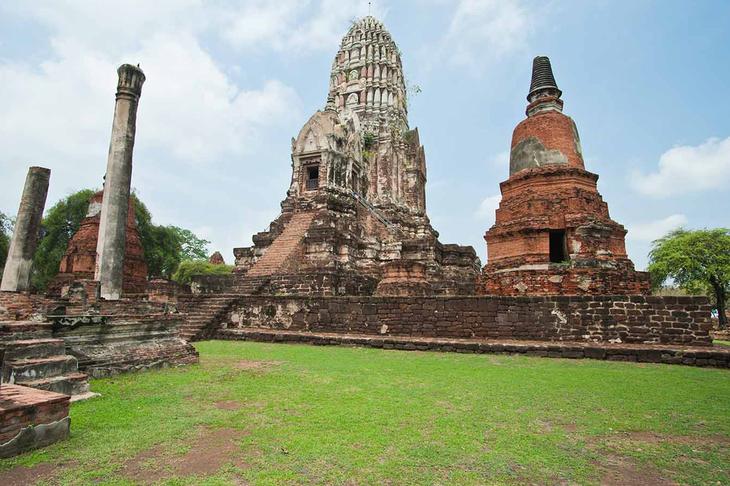 拉嘉布拉那寺(Wat Ratchaburana)始建於1424年大城王朝七世王時期（圖片來源：วัดราชบูรณะ官網）