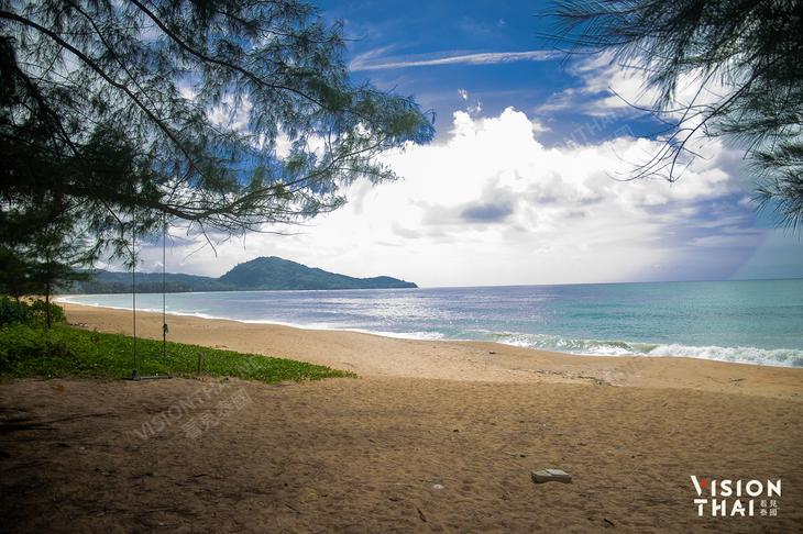 邁考海灘位於普吉島北部（圖片來源：VISION THAI看見泰國）